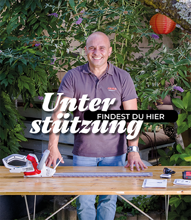 Banner zeigt einen Mann stehend am Tisch, eine Blume und einen Hund